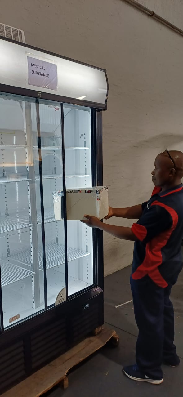 Cold chain fridge handling